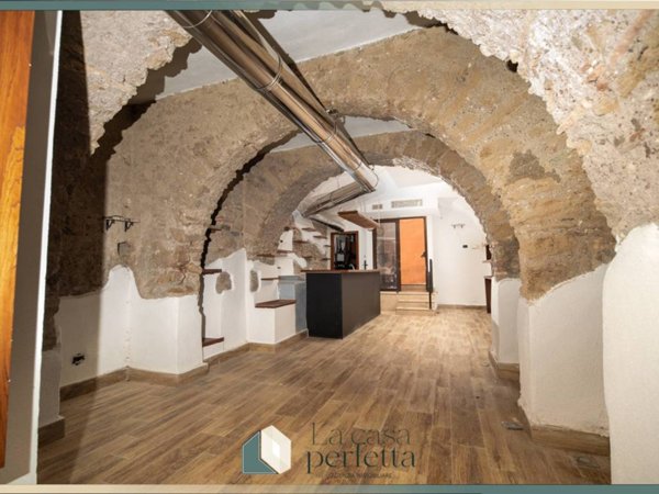 negozio in vendita a Civitavecchia