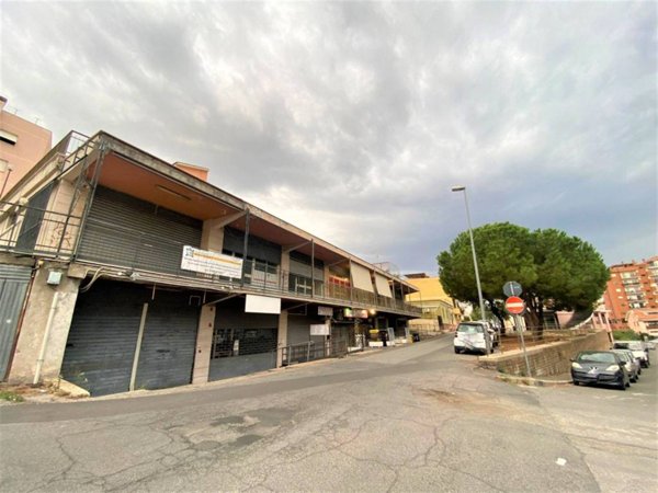 negozio in vendita a Civitavecchia