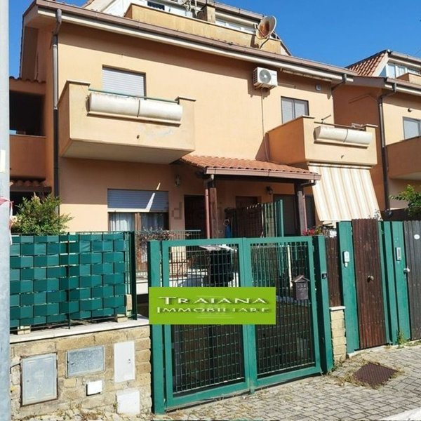 casa indipendente in vendita a Civitavecchia