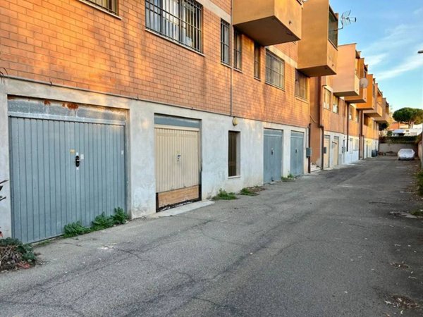 box auto in vendita a Civitavecchia in zona Aurelia