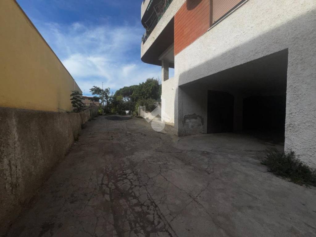 locale di sgombero in vendita a Civitavecchia