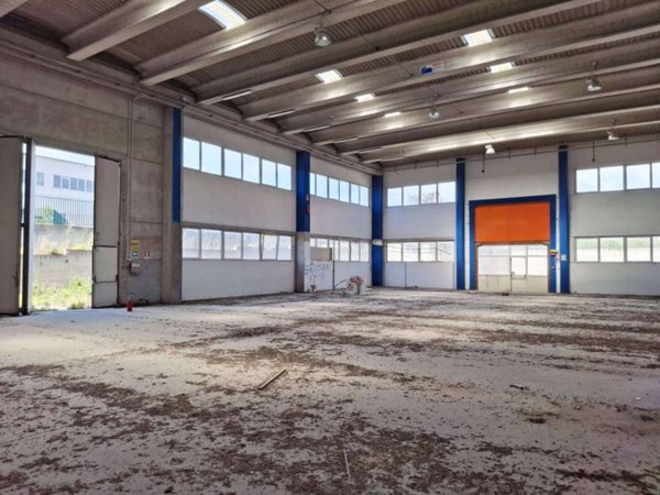 locale commerciale in vendita a Civitavecchia in zona Aurelia