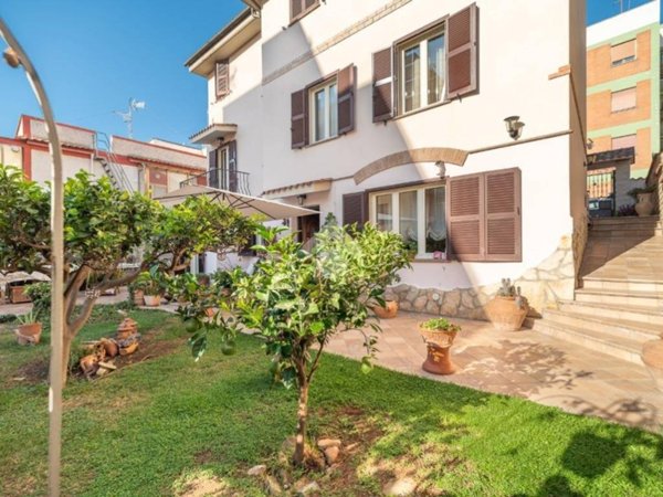 casa indipendente in vendita a Civitavecchia