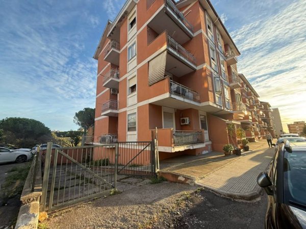locale commerciale in vendita a Civitavecchia