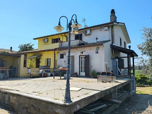 casa indipendente in vendita a Civitella San Paolo
