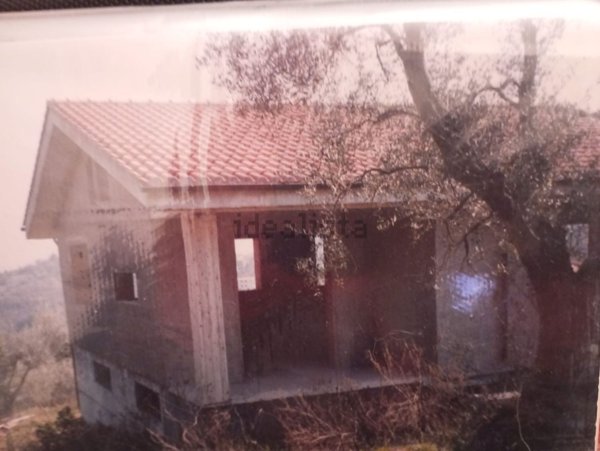 pentavano in vendita a Civitella San Paolo