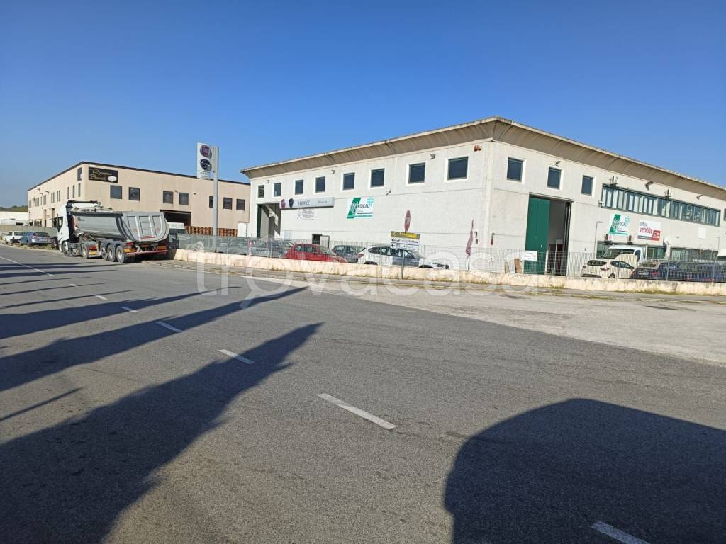 locale commerciale in vendita a Colleferro