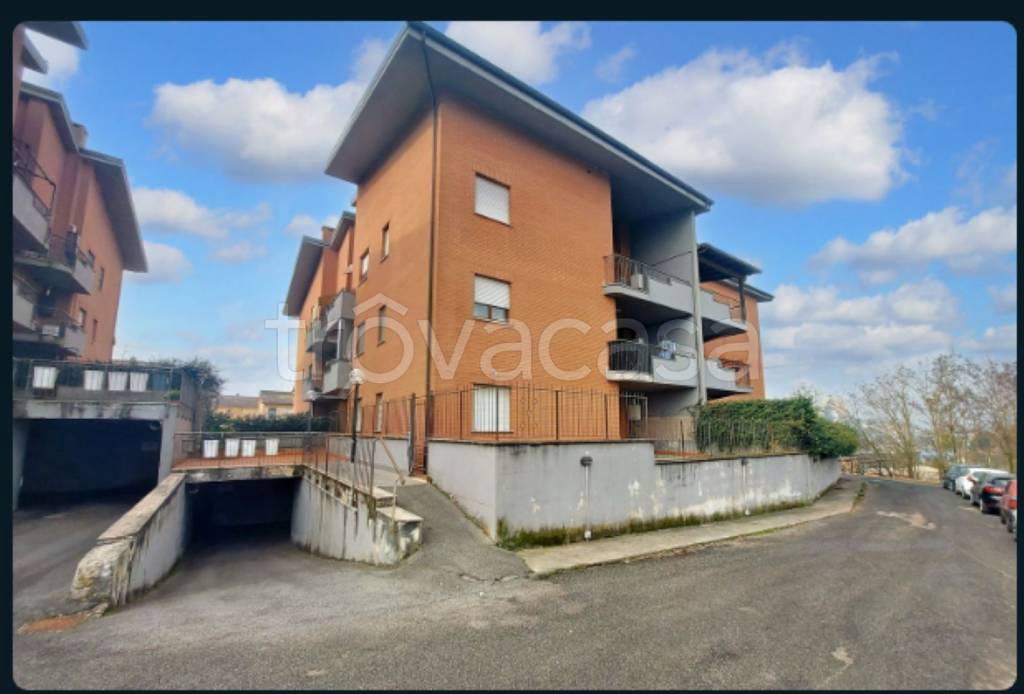 locale commerciale in vendita a Colleferro