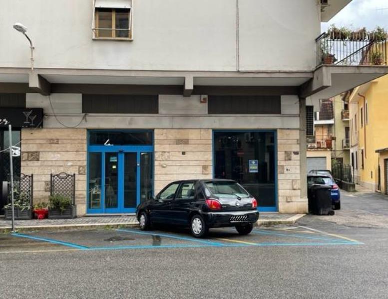 locale commerciale in vendita a Colleferro