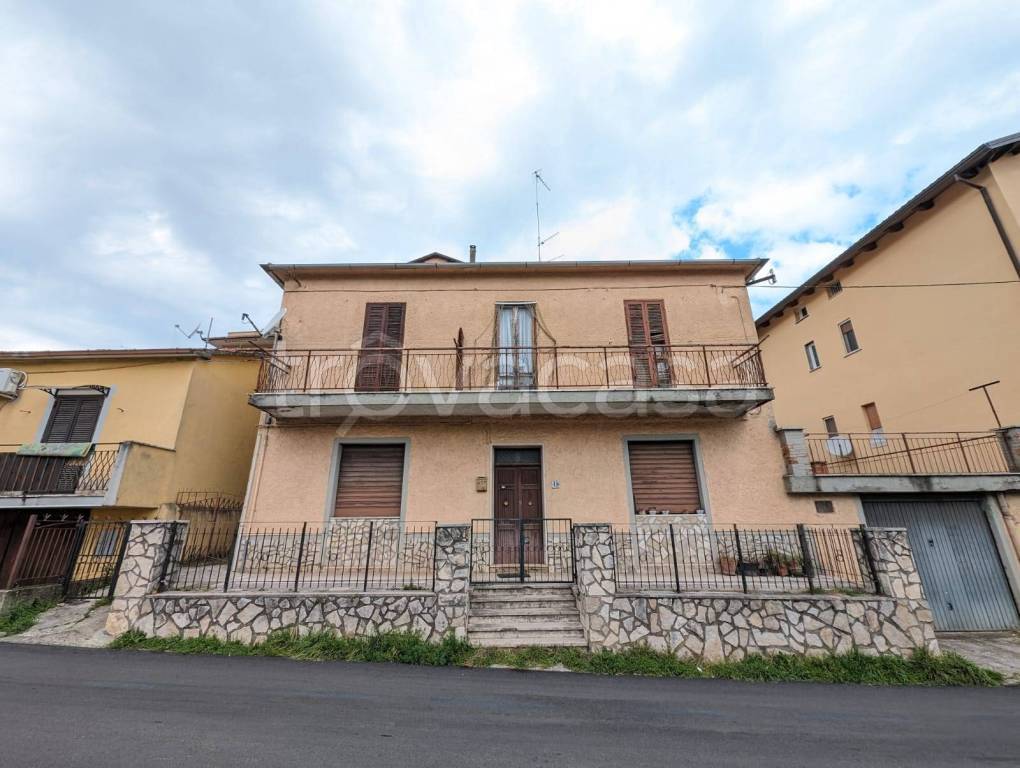 casa indipendente in vendita a Colleferro