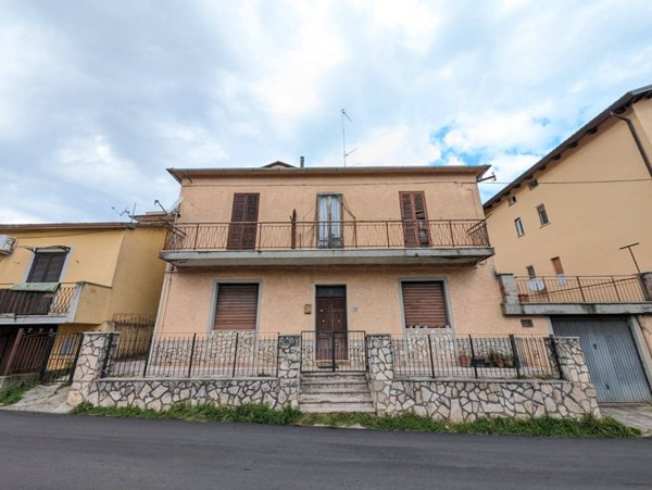 casa indipendente in vendita a Colleferro