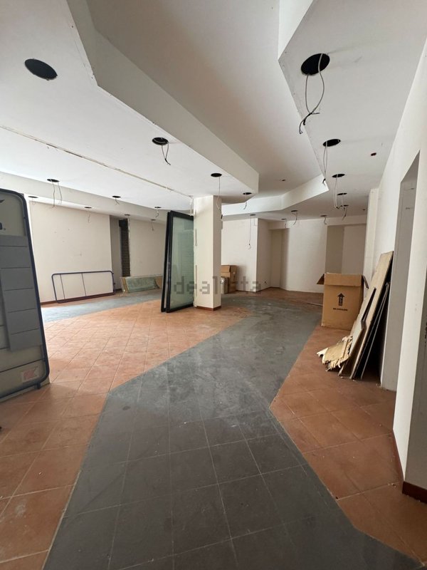 locale commerciale in vendita a Colleferro