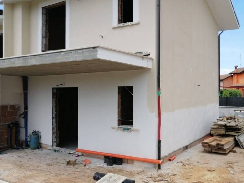 casa indipendente in vendita a Colleferro