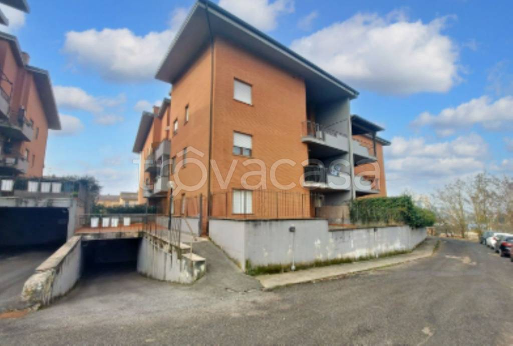 locale commerciale in vendita a Colleferro