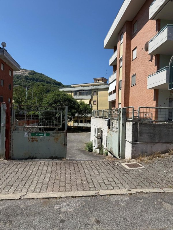 locale commerciale in vendita a Colleferro