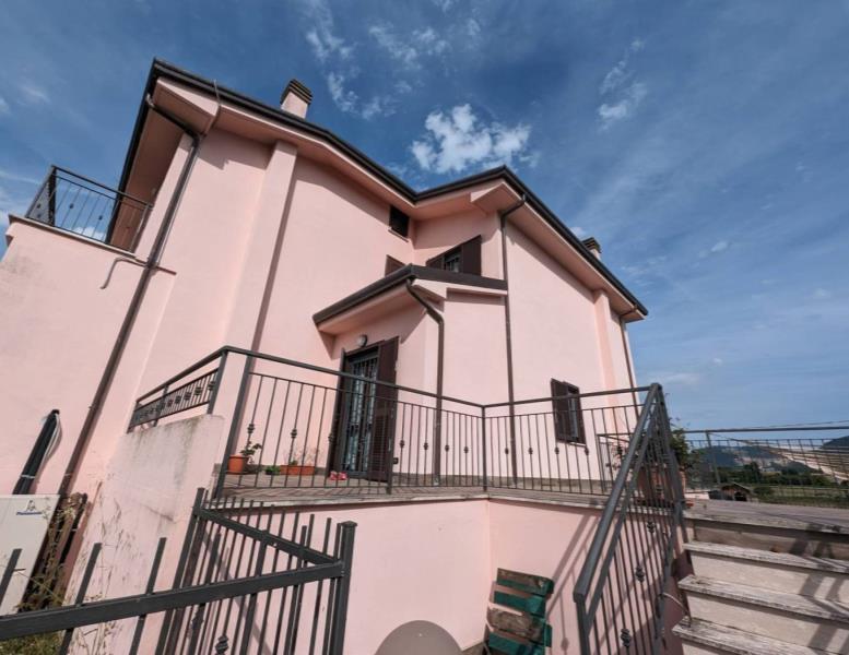 casa indipendente in vendita a Colleferro
