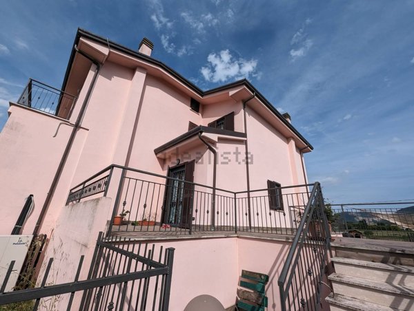 casa indipendente in vendita a Colleferro
