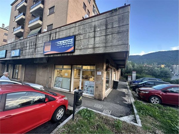 locale commerciale in vendita a Colleferro