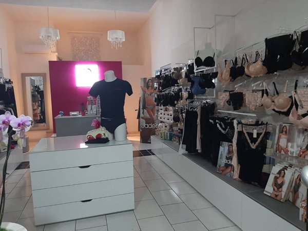 locale commerciale in vendita a Colleferro