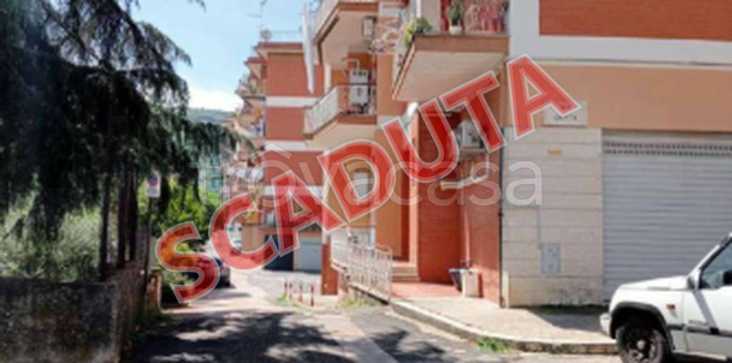 locale commerciale in vendita a Colleferro