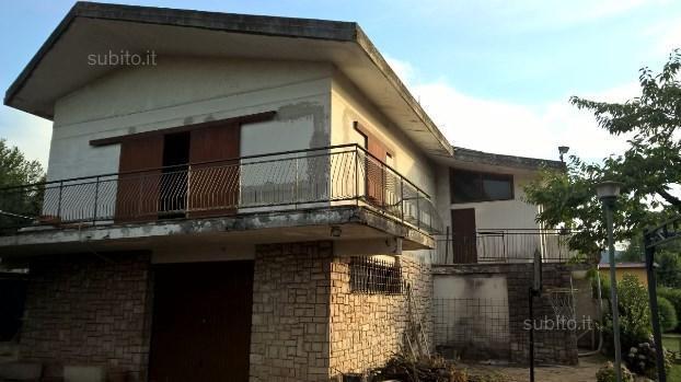 casa indipendente in vendita a Colleferro