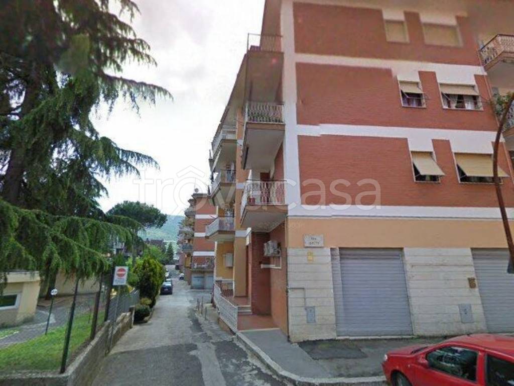 locale commerciale in vendita a Colleferro