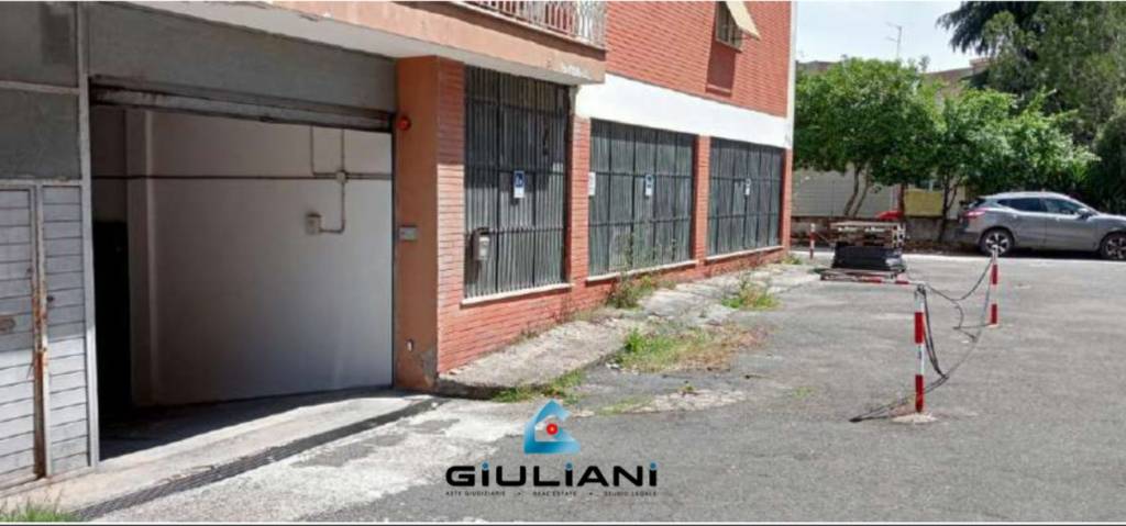 locale commerciale in vendita a Colleferro