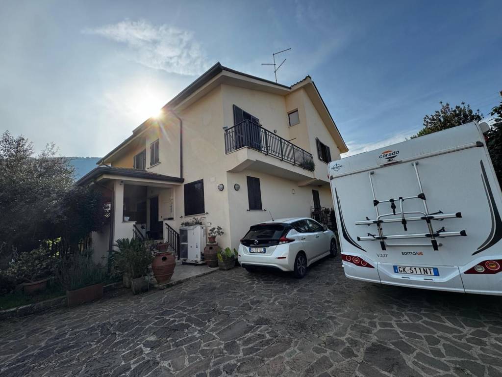 casa indipendente in vendita a Colleferro
