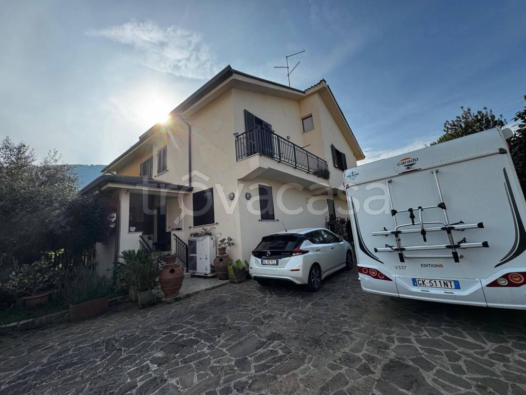 casa indipendente in vendita a Colleferro