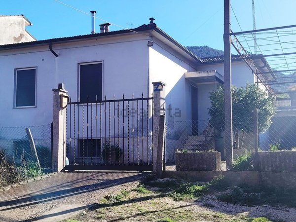casa indipendente in vendita a Colleferro