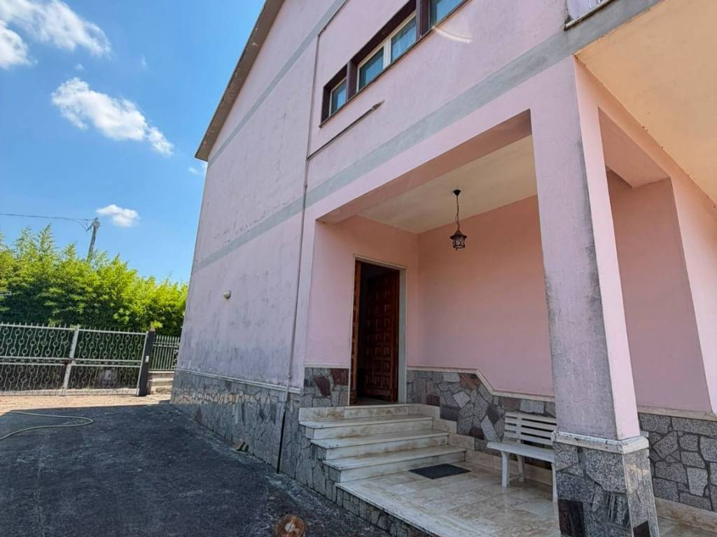 casa indipendente in vendita a Colleferro