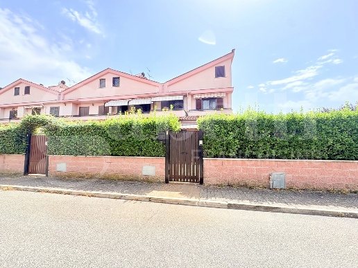 casa indipendente in vendita a Colleferro
