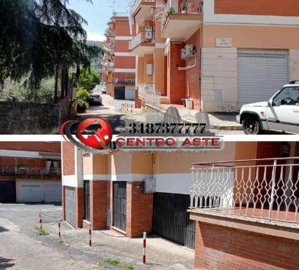 locale commerciale in vendita a Colleferro