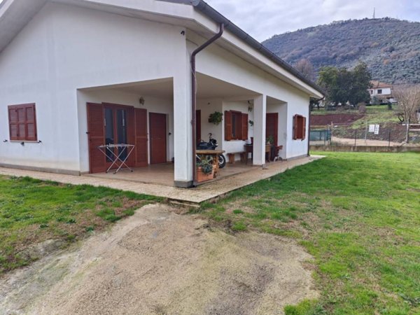 casa indipendente in vendita a Colleferro