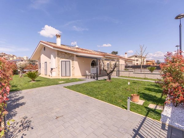 casa indipendente in vendita a Colonna