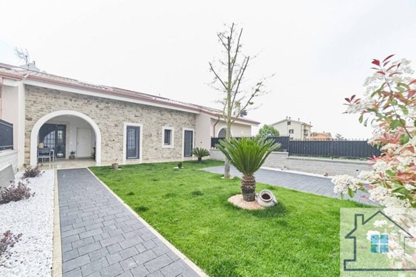 casa indipendente in vendita a Colonna
