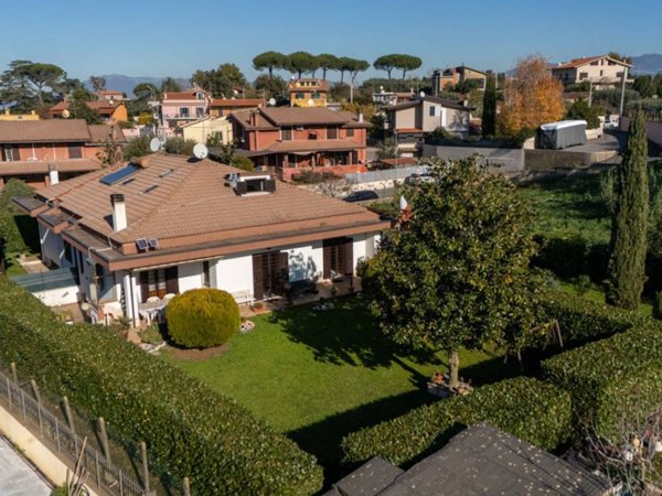 casa indipendente in vendita a Colonna