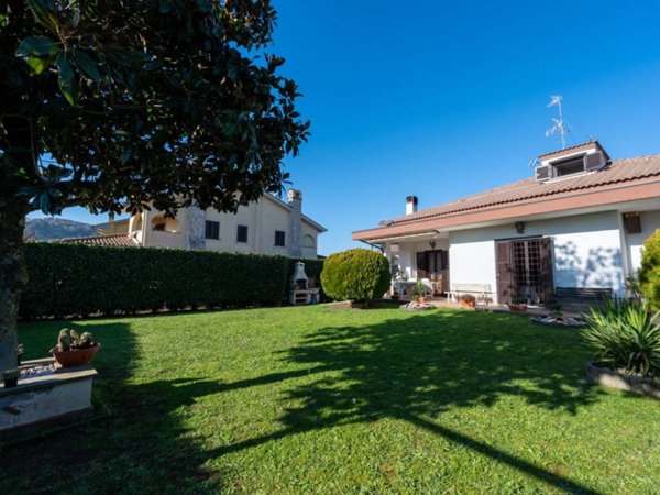 casa indipendente in vendita a Colonna