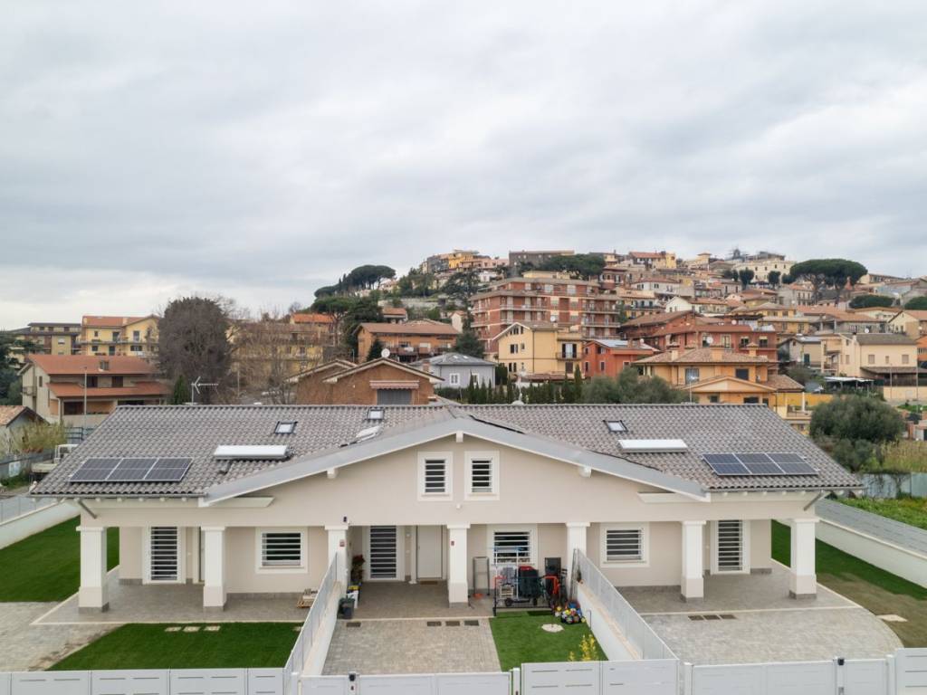 casa indipendente in vendita a Colonna