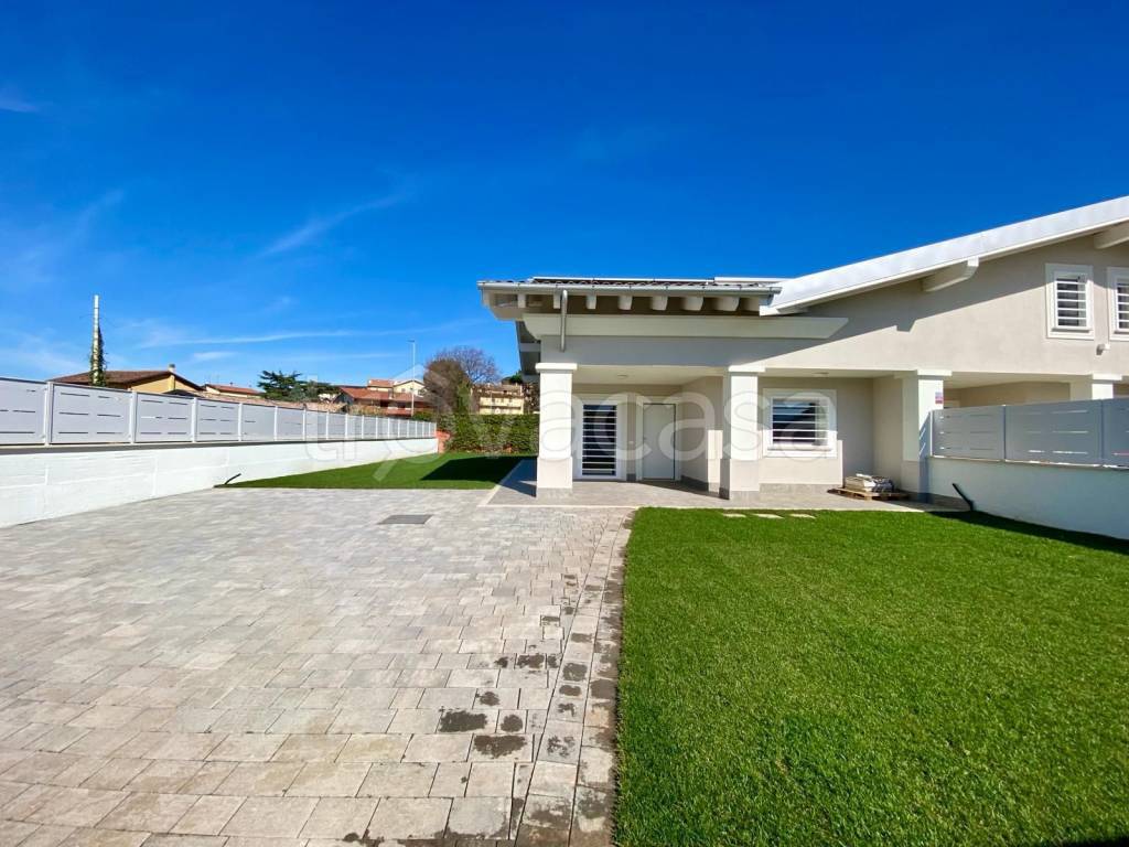 casa indipendente in vendita a Colonna