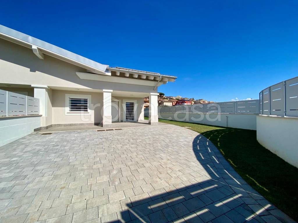 casa indipendente in vendita a Colonna