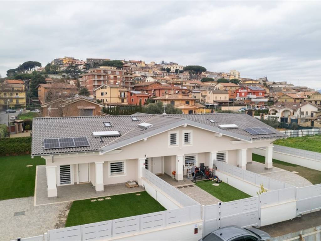 casa indipendente in vendita a Colonna