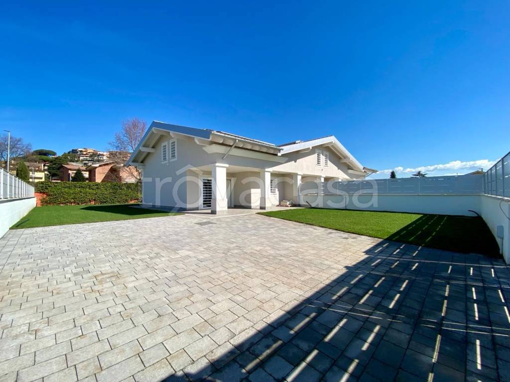 casa indipendente in vendita a Colonna