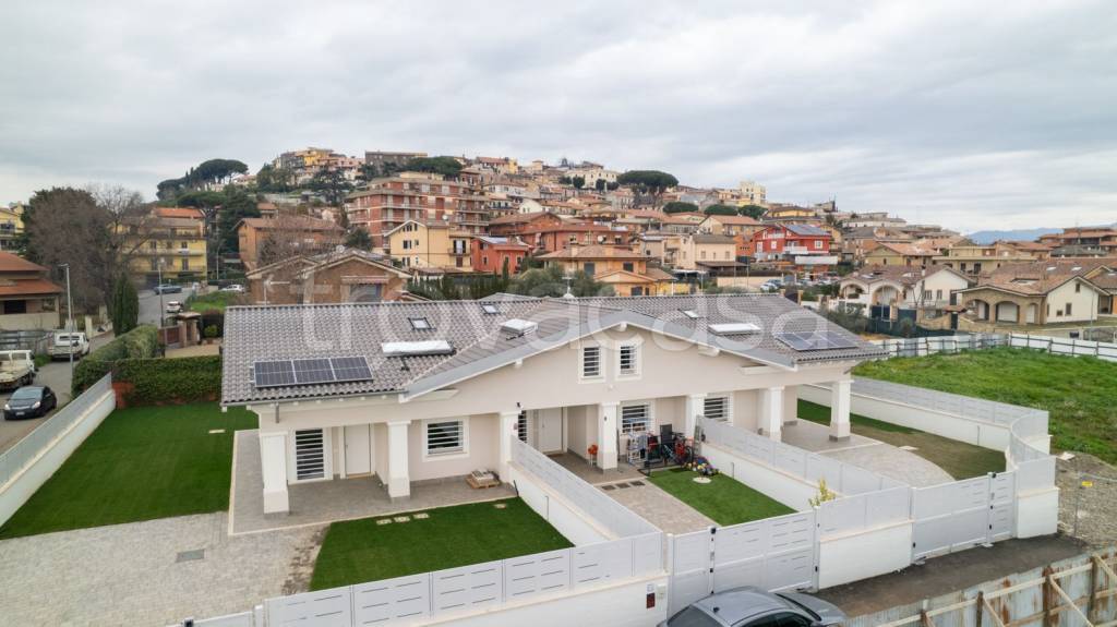 casa indipendente in vendita a Colonna