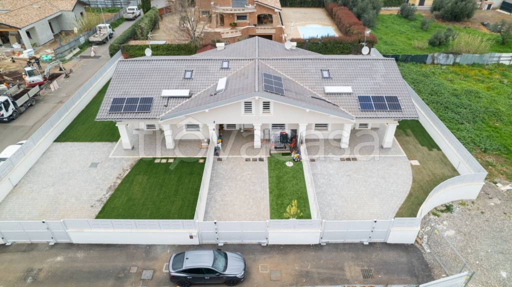 casa indipendente in vendita a Colonna