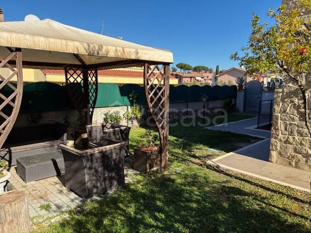 casa indipendente in vendita a Colonna