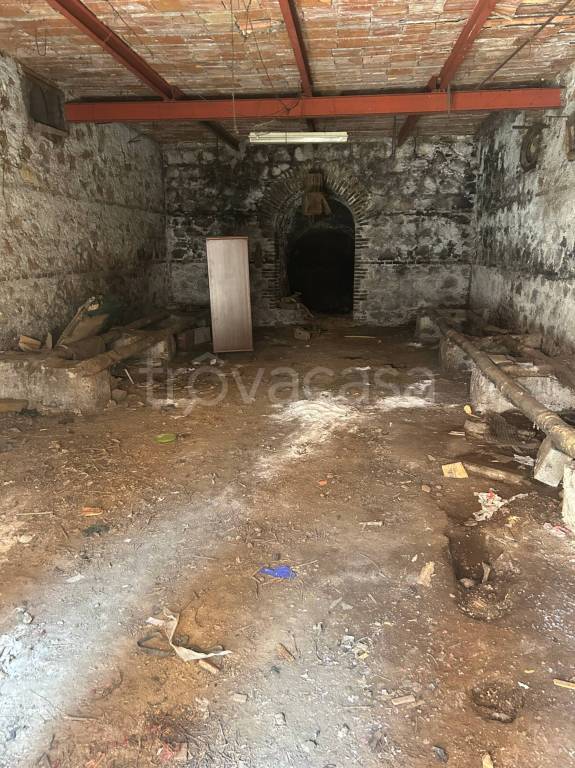 locale di sgombero in vendita a Colonna