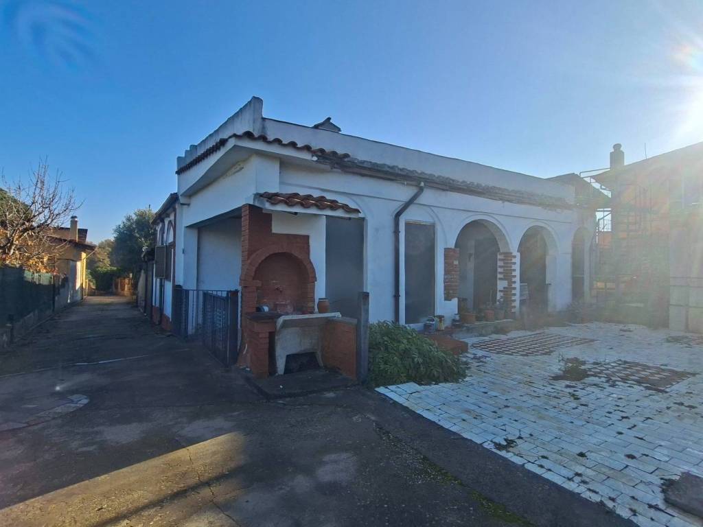 casa indipendente in vendita a Colonna