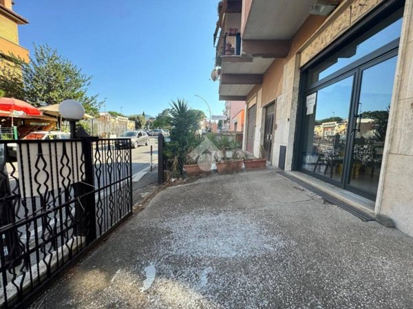 negozio in vendita a Colonna