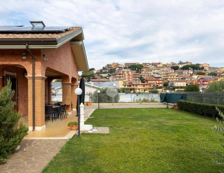 casa indipendente in vendita a Colonna